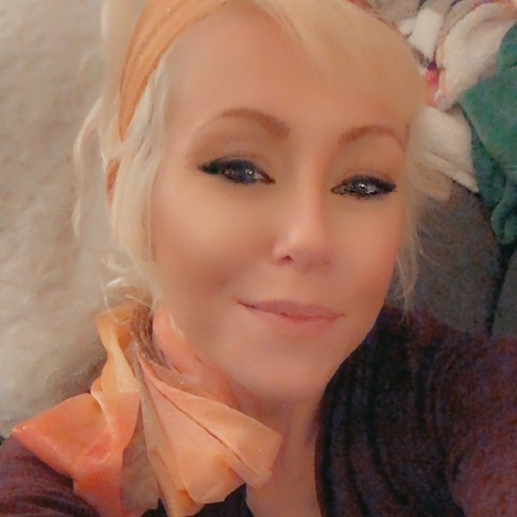 angela_mitchel